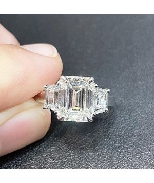 3.92 carat emerald engagement ring.