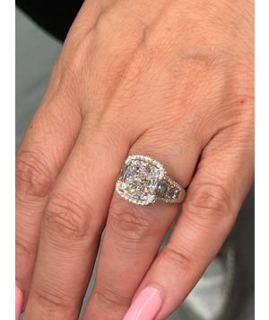 Spectacular ring with 6.20ct GIA center! 