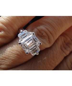 3.00 Emerald RING GIA 2.50 J VVs2 Center 