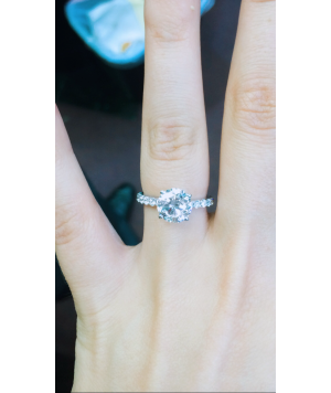 BEAUTIFUL ENGAGEMENT RING