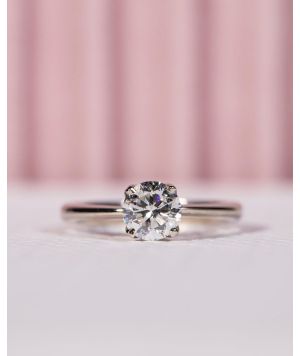 Lab Grown 0.80 ct round Diamond in 18k white gold