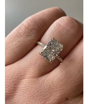 Yellow gold engagemenr ring 4 carat Radiant diamond 
