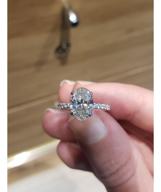 Trendy 3 carat F VS1 oval engagement ring 