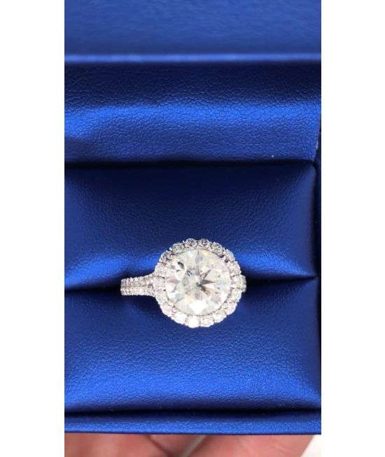 Stunner!!! 4.11 carats diamond ring with 3.03 carat center diamond 