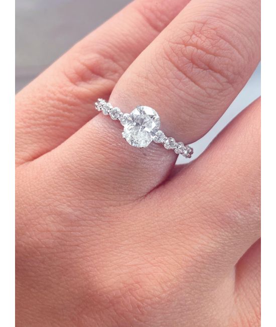 OVAL SHAPE DIAMOND ENGAGEMENT RING