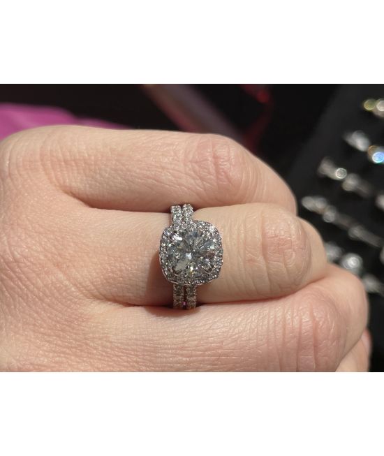 Natural earth mined diamond ring 2 ct center