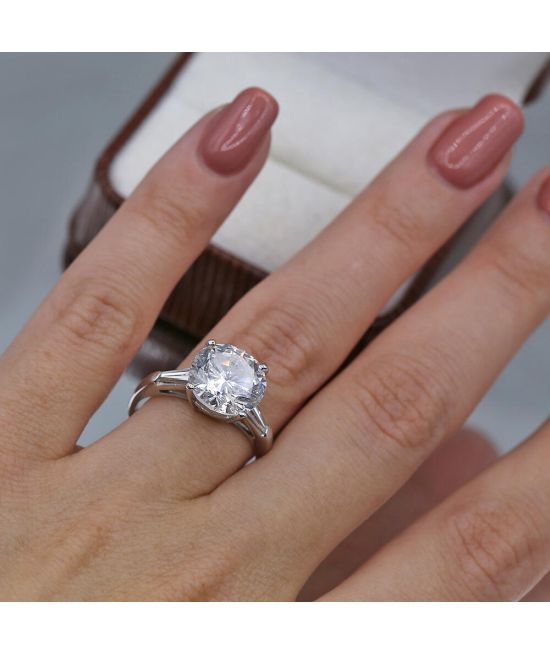 Exclusive Platinum Engagement Ring with 5.29ct. Diamonds