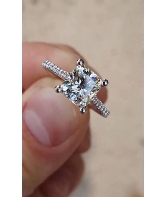 Excellent 1.02 carat Radiant shape certified Natural Diamond.