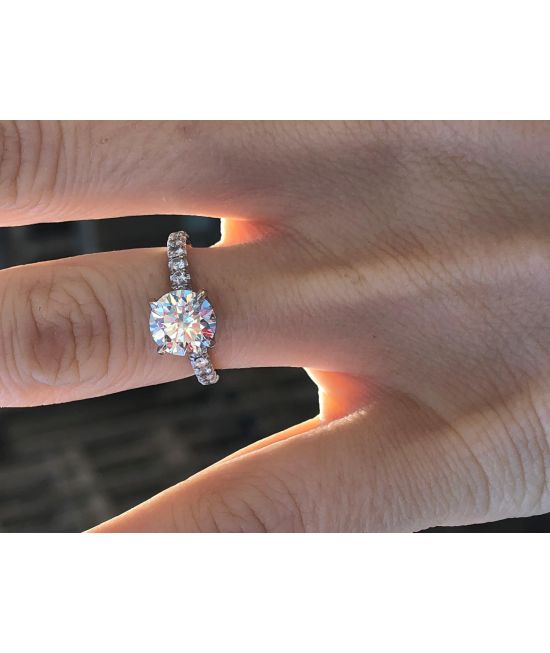 Beautiful 100% natural diamond ring  with 1.76 center H SI2