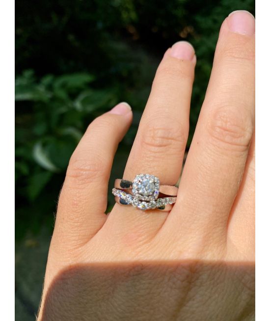 Utterly Beautiful Engagement Rings You'll Want To Own : Solitaire Ring &  diamond band