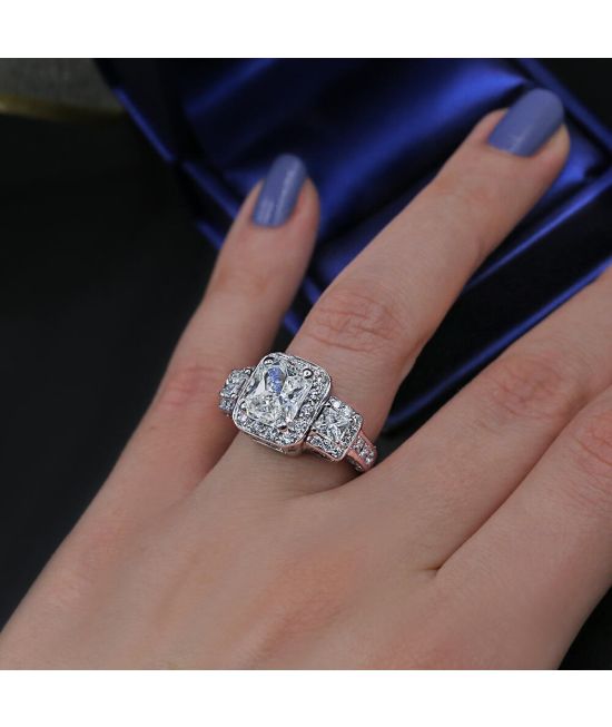 Precious 18kt White Gold Engagement Ring with 5.02ct Diamonds