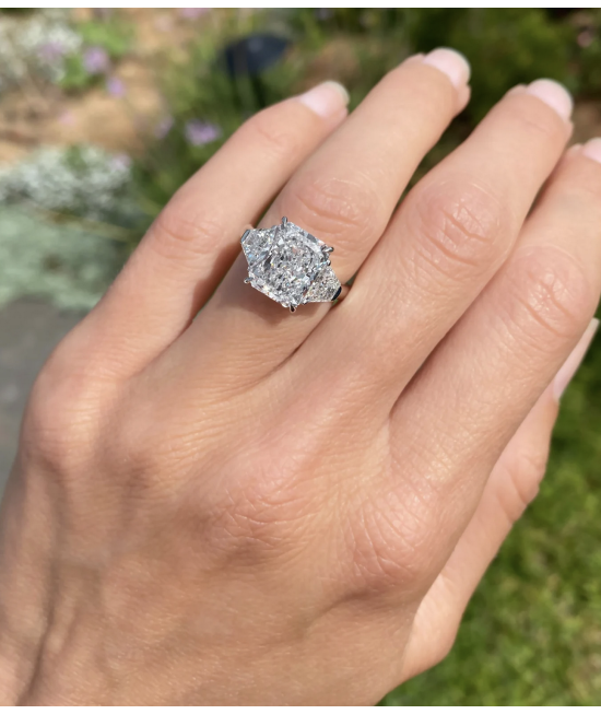 5.5 carat Radiant cut Diamond ring with trapezoids
